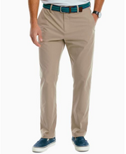 Load image into Gallery viewer, Southern Tide Men&#39;s Jack Performance Pant Sandstone Khaki
