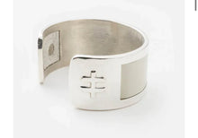 Load image into Gallery viewer, Hyde 47 OG2 Brushed Silver Medium Cuff