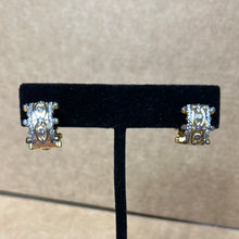 Load image into Gallery viewer, Be-Je Hinge Huggie Earring