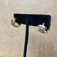 Load image into Gallery viewer, Be-Je Hinge Huggie Earring