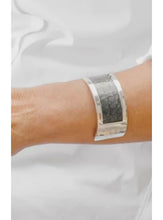 Load image into Gallery viewer, Hyde 47 OG2 Brushed Silver Medium Cuff