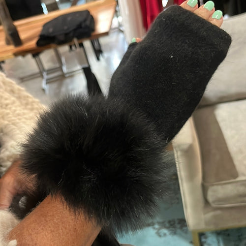Mitchie's Black Knitted Glove with Fox Trim