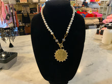 Load image into Gallery viewer, Knotlers Pearl Mega Horse Necklace