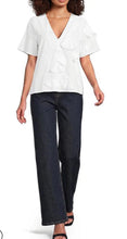 Load image into Gallery viewer, Schooner White Flowers Poplin Top