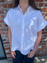Load image into Gallery viewer, Poplin Short Sleeve Button Down