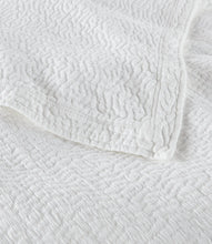 Load image into Gallery viewer, Mia Matelassé Coverlet King/Cal King White