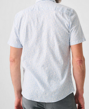 Load image into Gallery viewer, Faherty Breeze Short Sleeve Sky Canopy Print