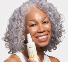 Load image into Gallery viewer, Protect &amp; Refresh Mist SPF 40