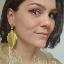 Load image into Gallery viewer, Willow Gold Leaf Earrings