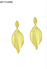 Load image into Gallery viewer, Willow Gold Leaf Earrings