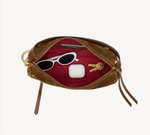 Load image into Gallery viewer, Doxie Suede Medium Cinnamon
