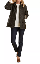 Load image into Gallery viewer, Women's Classic Beadnell Wax Jacket