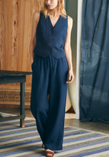 Load image into Gallery viewer, Faherty Monterey Linen Vest After Midnight