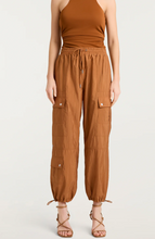 Load image into Gallery viewer, Cinq a&#39; Sept Nitsan Parachute Pant Baked Cookie