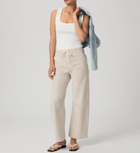 Load image into Gallery viewer, Aurelia Ankle Barrel Jean Vintage Pumice