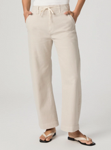 Load image into Gallery viewer, Aurelia Ankle Barrel Jean Vintage Pumice