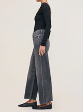Load image into Gallery viewer, Hepburn Jean Nightshade Aura