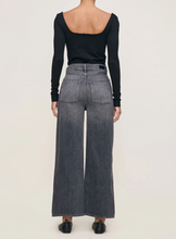 Load image into Gallery viewer, Hepburn Jean Nightshade Aura