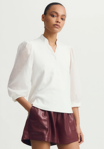 Clio Top off White