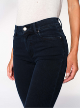 Load image into Gallery viewer, Mara Straight 31&quot; Flatiron