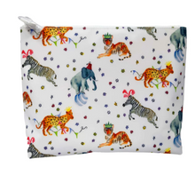 Load image into Gallery viewer, Wash Bag Trio Circus Stars