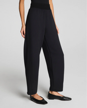 Load image into Gallery viewer, Spanx Air Barrel Pant Black