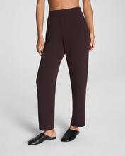 Load image into Gallery viewer, Airessential Slim Straight Pant