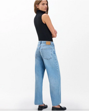 Load image into Gallery viewer, Saige Featherweight Jean