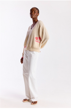 Load image into Gallery viewer, Palm Pocket V Neck Lace