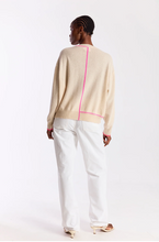 Load image into Gallery viewer, Palm Pocket V Neck Lace