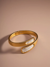 Load image into Gallery viewer, Alexis Bezel Hinge Cuff