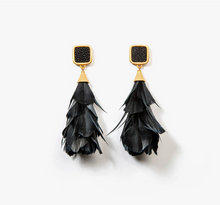 Load image into Gallery viewer, Parades Stingray Statement Earring