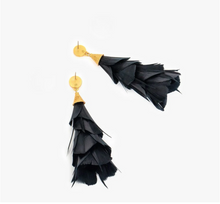 Load image into Gallery viewer, Parades Stingray Statement Earring