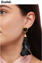 Load image into Gallery viewer, Parades Stingray Statement Earring