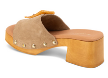 Load image into Gallery viewer, Lio Suede Platform Slide