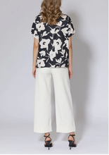 Load image into Gallery viewer, Abstract Floral Print Top