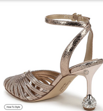 Load image into Gallery viewer, Giana Crushed Metallic Pumps