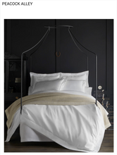 Load image into Gallery viewer, Soprano Duvet Cover White