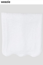 Load image into Gallery viewer, Bath Towel Scalloped Edge White