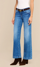 Load image into Gallery viewer, Joanne Low Rise Wide Leg Jean Salinas