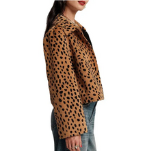 Load image into Gallery viewer, Woman wearing a cropped cheetah print jacket with collar, paired with jeans