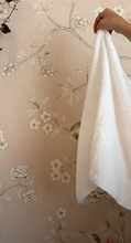 Load image into Gallery viewer, Bath Towel Scalloped Edge White