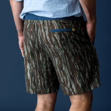 Load image into Gallery viewer, Realtree 7" Rover Hybrid Performance Short