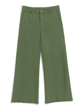 Load image into Gallery viewer, Frank &amp; Eileen wide-leg cropped trouser sweatpant with button closure and side pockets