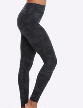 Load image into Gallery viewer, Spanx Look at Me Now Seamless Leggings Black Camo