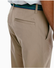 Load image into Gallery viewer, Southern Tide Men&#39;s Jack Performance Pant Sandstone Khaki