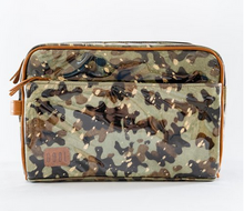 Load image into Gallery viewer, Goel Chic Camo Boutique Travel Bag